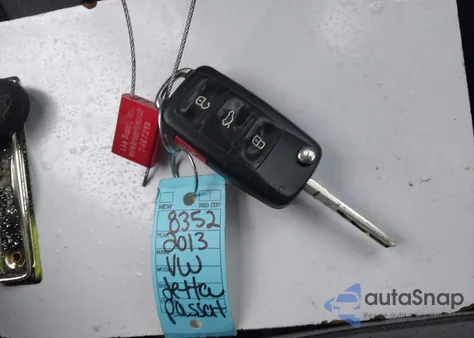 2013 Volkswagen Passat 2.5L Se из США, поврежденный, VIN 1VWBP7A36DC010409